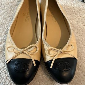 Chanel Ballet Flat Beige and Black Lambskin Size 38.5